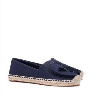TORY BURCH NAVY BLUE CANVAS & PATENT LEATHER LOGO ESPADRILLES